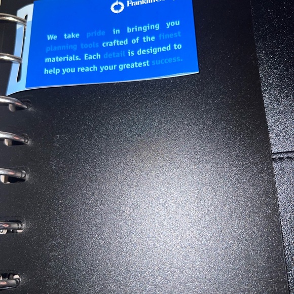 FranklinCovey Nora simulated leather snap 1.5” plaid binder - Picture 8 of 15